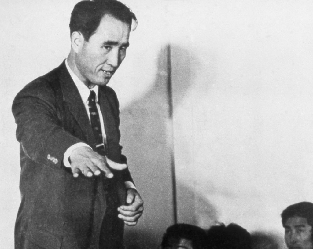 Sun Myung Moon lecturing