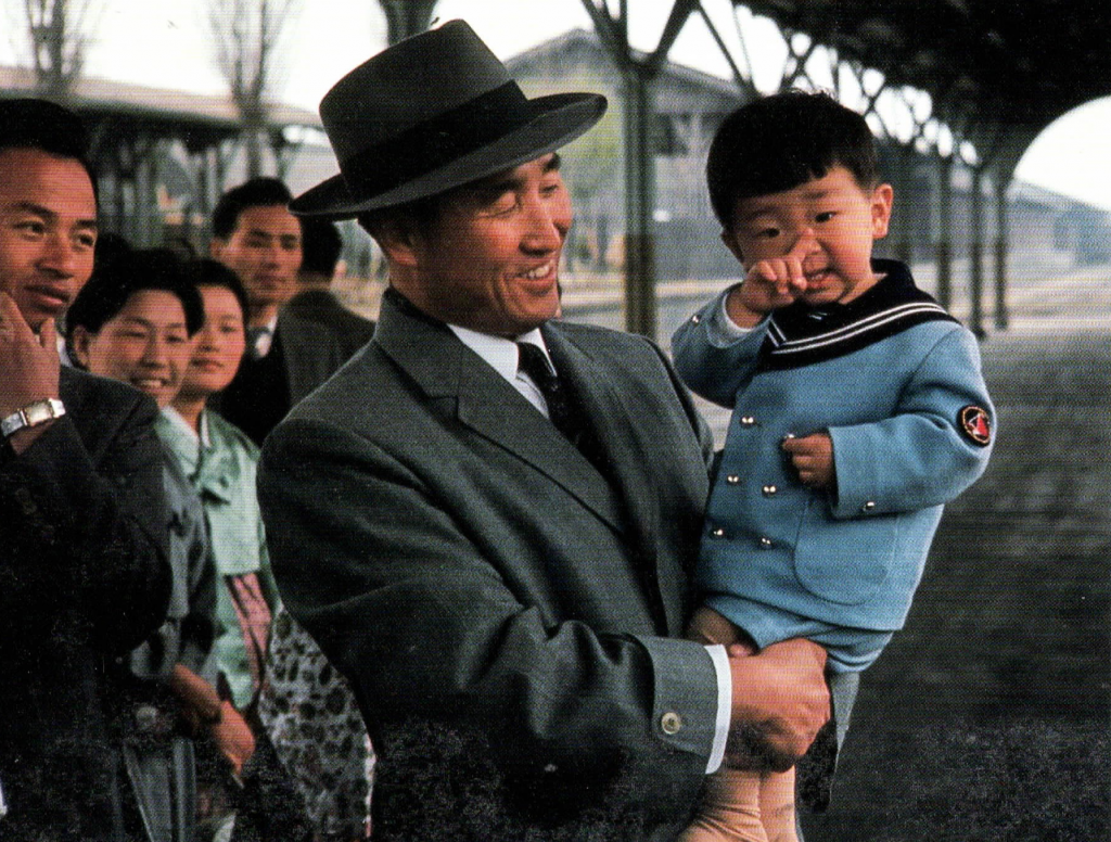 Sun Myung Moon holding a small child