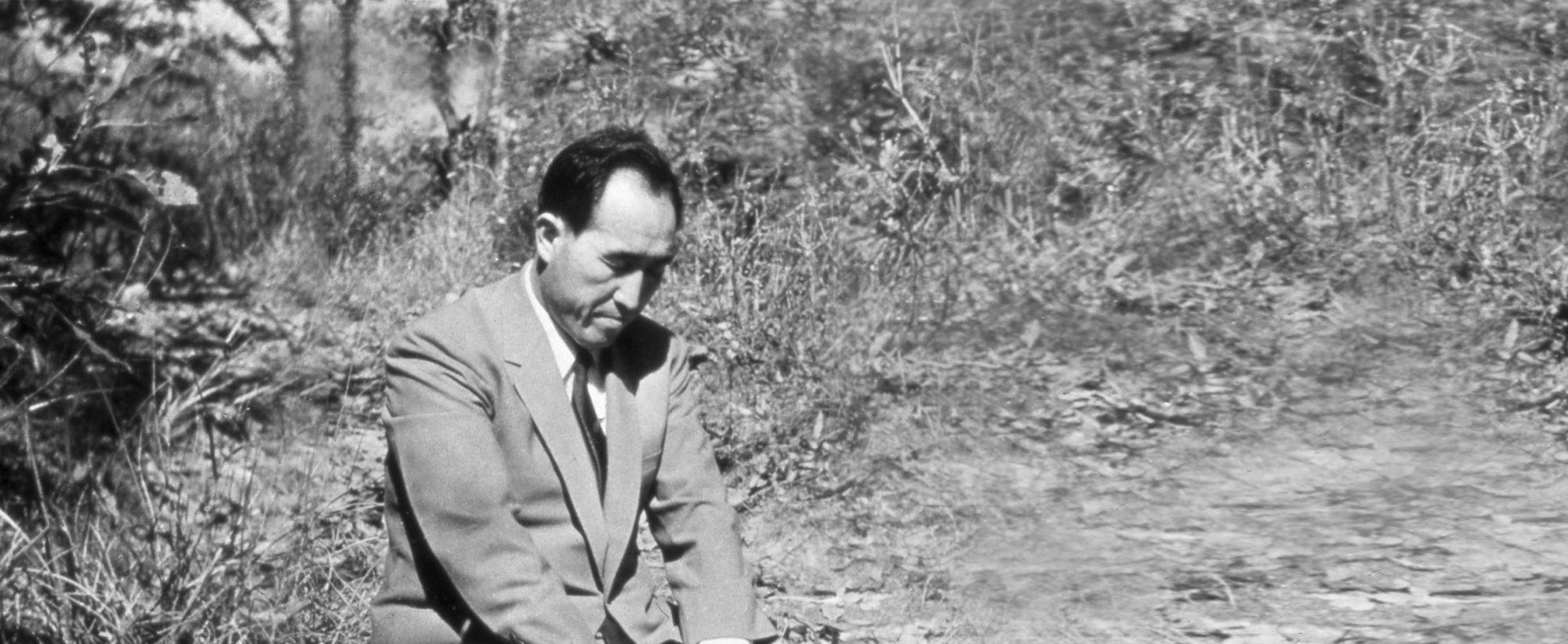 Rev. Sun Myung Moon praying